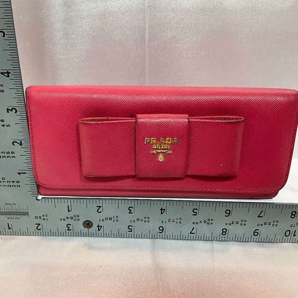 Prada pink leather wallet with Bow detail and gold hardware    52-B6c - Picture 3 of 9